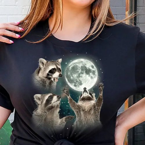 3RaccoonsHowling FunnyRaccoonMoonMemeT Shirt